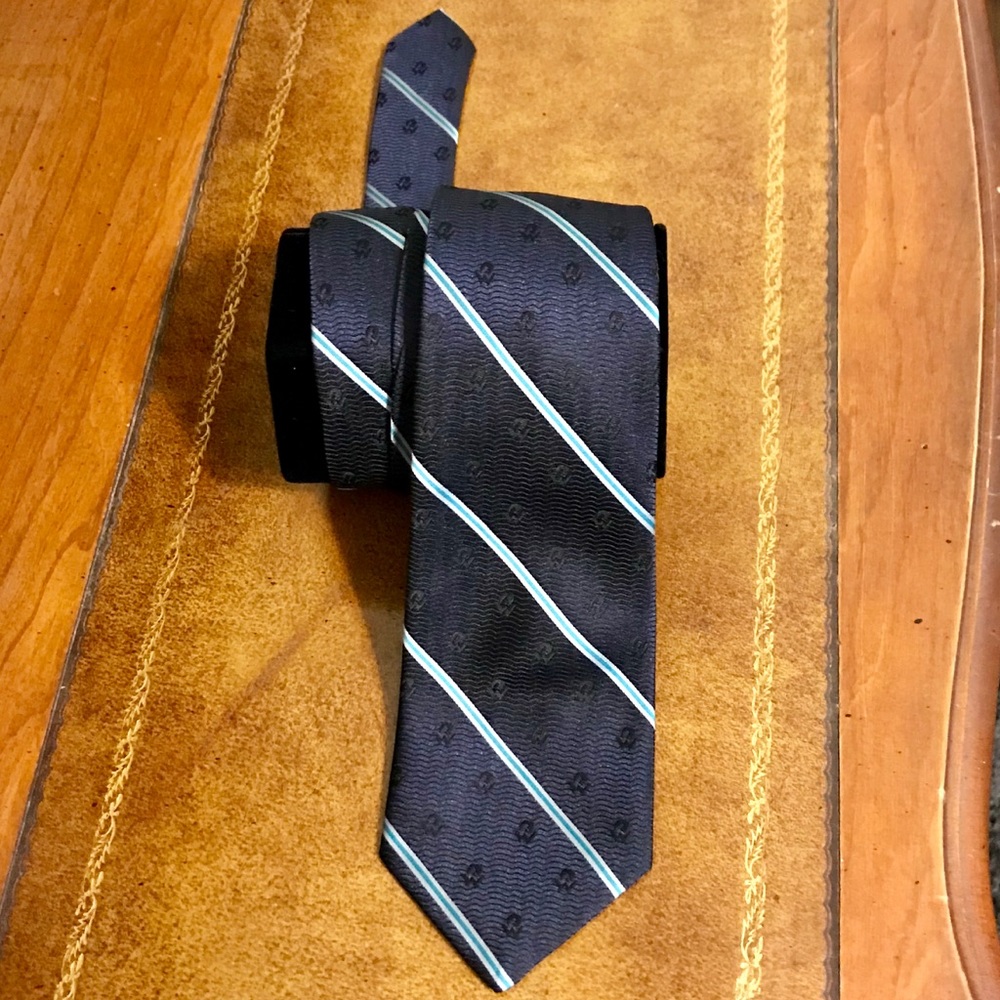 Murphy & Hartelius vintage Navy w/thin stripes tie